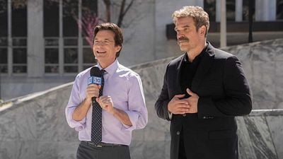 Imagem da notícia Após Stranger Things, David Harbour está envolvido em triângulo amoroso: 7 episódios de um thriller imperdível no streaming