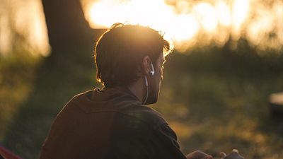 Imagem da notícia Quando assisti à nova minissérie da Netflix, não imaginava que isso fosse acontecer comigo. Chorei como uma criança e levei apenas uma tarde para devorar os seis episódios