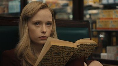 Imagem da notícia Antes de ser Adeline em Monstro: A História de Ed Gein, Suzanna Son participou de uma das piores séries do século