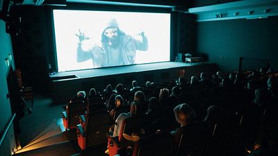 Imagem da notícia A maior rede de cinemas do mundo acredita ter a solução para que as pessoas voltem às salas: Que os filmes demorem mais para serem vistos em casa