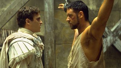 Ridley Scott afirma que entendemos mal o final de Gladiador e o personagem de Joaquin Phoenix: "Ambos são vítimas"