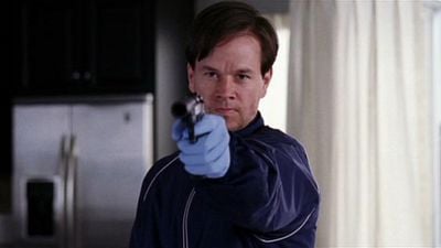 Imagem da notícia No streaming: O suspense policial em que Leonardo DiCaprio e Matt Damon foram ofuscados por Mark Wahlberg!