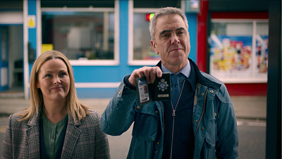 Imagem da notícia Se você gostou de Custe o que Custar, esta outra série da Netflix é ainda melhor: Uma minissérie de suspense viciante com uma pontuação quase perfeita