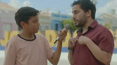 Imagem da notícia Tela Quente hoje (24/03): No filme Jorge Quer Ser Repórter, garoto se apaixona pelo mundo da TV e corre atrás de seu grande sonho