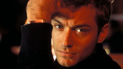 Imagem da notícia “Eu me culpei por ter feito isso”: Jude Law lamenta ter atuado neste filme que foi um grande fracasso nos cinemas há 20 anos