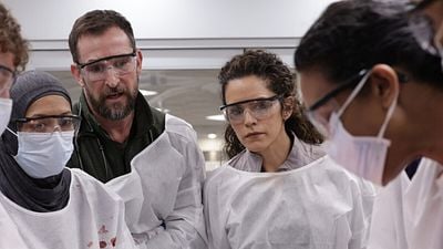 Imagem da notícia Uma tragédia atinge The Pitt: Aclamado drama médico perde uma de suas atrizes principais na 3ª temporada