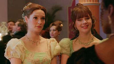 Imagem da notícia Boas notícias para os fãs de Bridgerton: Netflix revela novidade que pode garantir os romances de Eloise e Francesca