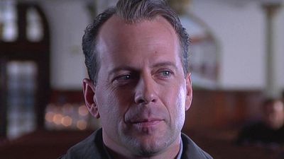 Imagem da notícia Nem Duro de Matar, nem Pulp Fiction: A maior bilheteria de Bruce Willis foi em filme que MUDOU o cinema