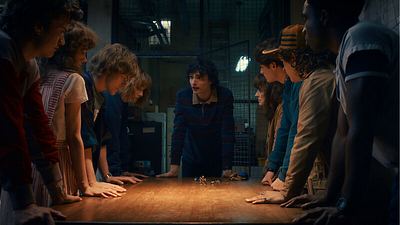 Imagem da notícia O reinado de Stranger Things chegou oficialmente ao fim: Uma nova série de suspense assume o trono do streaming