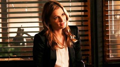 Stana Katic venceu 125 atrizes para conseguir o papel de Beckett com uma tesoura na mão: “Você sabe cortar em linha reta?”