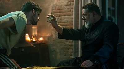 Imagem da notícia Novidade no streaming: Neste filme de terror, o Gladiador se torna o padre mais legal de todo o Vaticano