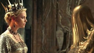 Imagem da notícia Charlize Theron persegue Kristen Stewart em clipe legendado de Branca de Neve e o Caçador 