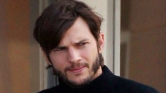 Imagem da notícia Ashton Kutcher convence no papel de Steve Jobs? Veja as imagens...