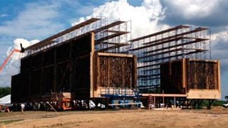 Imagem da notícia Darren Aronofsky divulga foto de sua arca de Noé