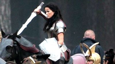 Imagem da notícia Thor: O Mundo Sombrio revela explosões e batalhas em novas imagens