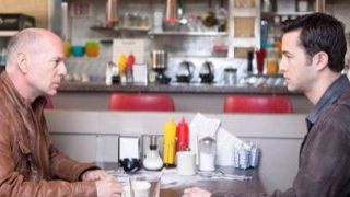 Imagem da notícia Estreia: Bruce Willis e Joseph Gordon-Levitt são a mesma pessoa em Looper - Assassinos do Futuro