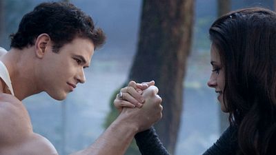 Imagem da notícia A Saga Crepúsculo: Amanhecer - Parte 2 ganha trailer legendado e novo clipe