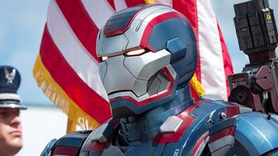 Imagem da notícia Homem de Ferro 3: Quatro fotos mostram Patriota de Ferro e nova personagem