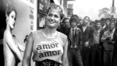 Imagem da notícia Xuxa consegue proibir a venda do filme Amor Estranho Amor