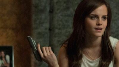 Emma Watson brinca com arma em novas imagens de The Bling Ring