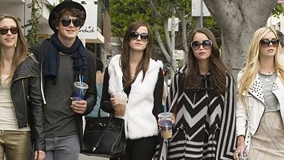 Imagem da notícia Veja cena exclusiva com Emma Watson e amigos fora da lei de Bling Ring: A Gangue de Hollywood