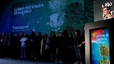 Imagem da notícia Gramado 2013: Tatuagem surpreende com retrato teatral gay durante a ditadura