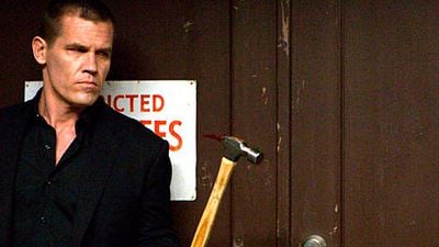 Imagem da notícia Josh Brolin, martelo e lula nas novas imagens de Oldboy