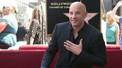 Imagem da notícia Adoro Hollywood: Vin Diesel na Calçada da Fama e na pré-estreia de Riddick 3