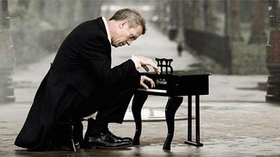 Imagem da notícia Hugh Laurie fará turnê pelo Brasil com banda de blues