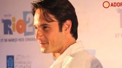 Imagem da notícia Rodrigo Santoro, Carlinhos Brown e convidados fazem a festa na pré-estreia de Rio 2