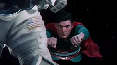 Imagem da notícia Veja o Superman ajudar Sandra Bullock em cena de Gravidade