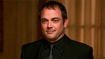 Imagem da notícia Supernatural: Mark Sheppard confirmado em papel recorrente na décima temporada