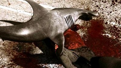 Imagem da notícia Sharknado 2: Primeiro teaser promete um filme "ainda mais ridículo"