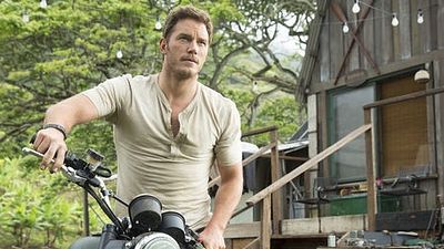 Imagem da notícia Jurassic World: Chris Pratt e Bryce Dallas Howard são destaques de novas fotos