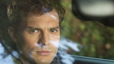 Imagem da notícia Divulgada a primeira imagem de Jamie Dornan como o sedutor Christian Grey em Cinquenta Tons de Cinza