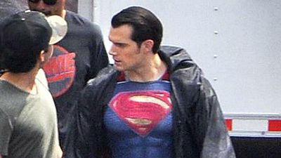Imagem da notícia Batman V Superman: Veja o novo uniforme colorido do Homem de Aço