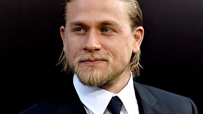 Imagem da notícia Charlie Hunnam diz que desistiu do papel de Christian Grey em Cinquenta Tons de Cinza por medo de falhar