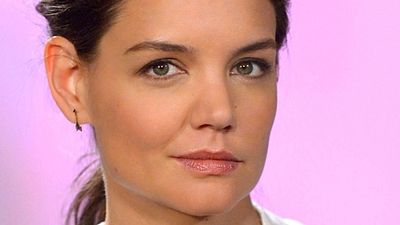 Imagem da notícia Katie Holmes vai estrear como diretora em drama sobre mãe e filha lutando contra a pobreza