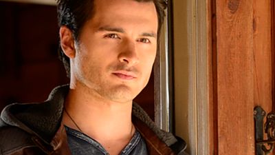 Imagem da notícia Michael Malarkey, o Enzo de The Vampire Diaries, virá ao Brasil para encontro com fãs