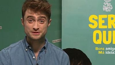 Imagem da notícia Daniel Radcliffe convida os fãs para assistir Será Que?, comédia romântica em cartaz no Brasil; veja o vídeo