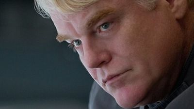 Imagem da notícia Novas imagens de Jogos Vorazes: A Esperança - Parte 1 mostram Gale, Plutarch, Effie e mais!