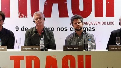 Equipe e elenco falam sobre Trash - A Esperança Vem do Lixo no Rio de Janeiro