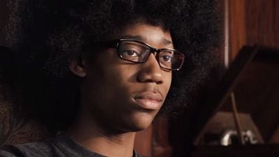 Imagem da notícia Com protagonista de Todo Mundo Odeia o Chris, comédia satírica sobre racismo ganha novo trailer