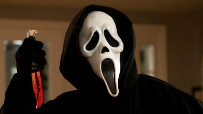 Imagem da notícia Scream, série que adapta a franquia Pânico para a TV, pode não ter sua principal marca: o Ghostface