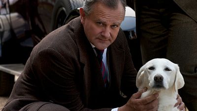 Imagem da notícia Downton Abbey deve eliminar a cachorrinha Isis por coincidente associação com grupo terrorista islâmico