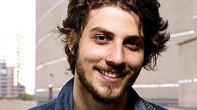 Imagem da notícia Chay Suede pode estrelar refilmagem de Menino do Rio