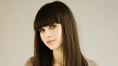 Imagem da notícia Felicity Jones pode protagonizar próxima adaptação de Dan Brown ao lado de Tom Hanks