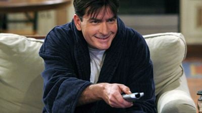 Charlie Sheen volta a pedir vaga em Two and a Half Men