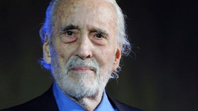 Christopher Lee lança música natalina de heavy metal