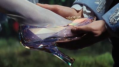 Imagem da notícia Cinderela dança com o Príncipe no novo trailer da versão live-action do conto de fadas